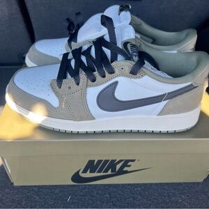 Nike Air Jordan 1 Retro Low OG Kid's GS Medium Olive Black HQ6999 200 7Y/8.5W